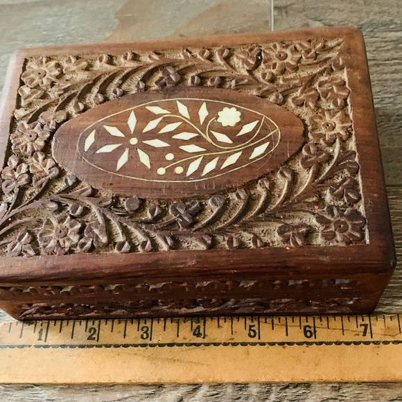 Vintage Hand Carved Wooden And Inlaid Trinket Box From India - Picture 2 of 9